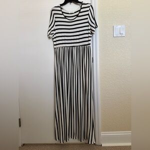 Espresso Black and White Striped Maxi Dress, L🦋
